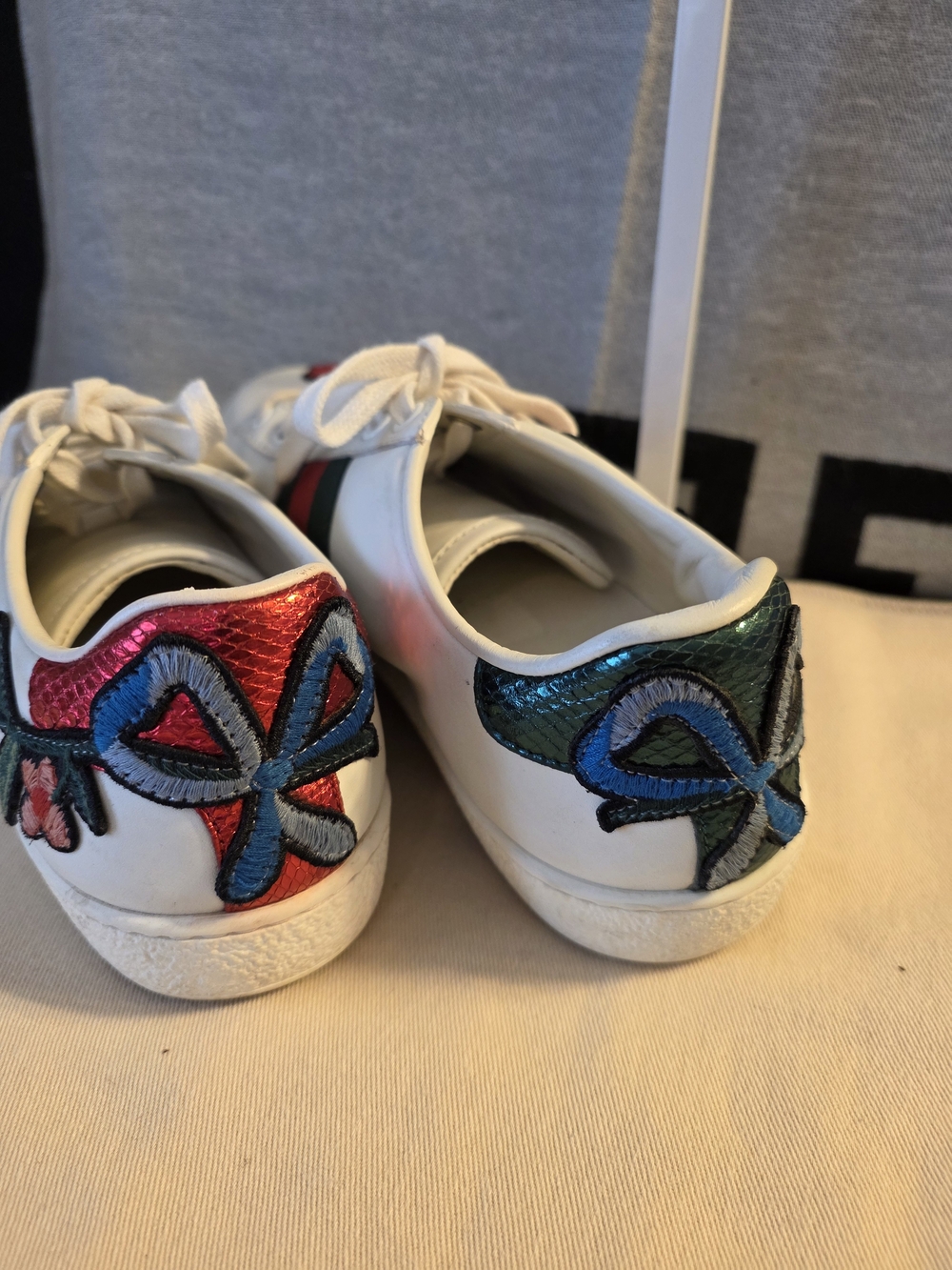 Gucci Ace Floral Embroidered Floral Sneakers with Red-Green Stripe - Picture 5 of 9